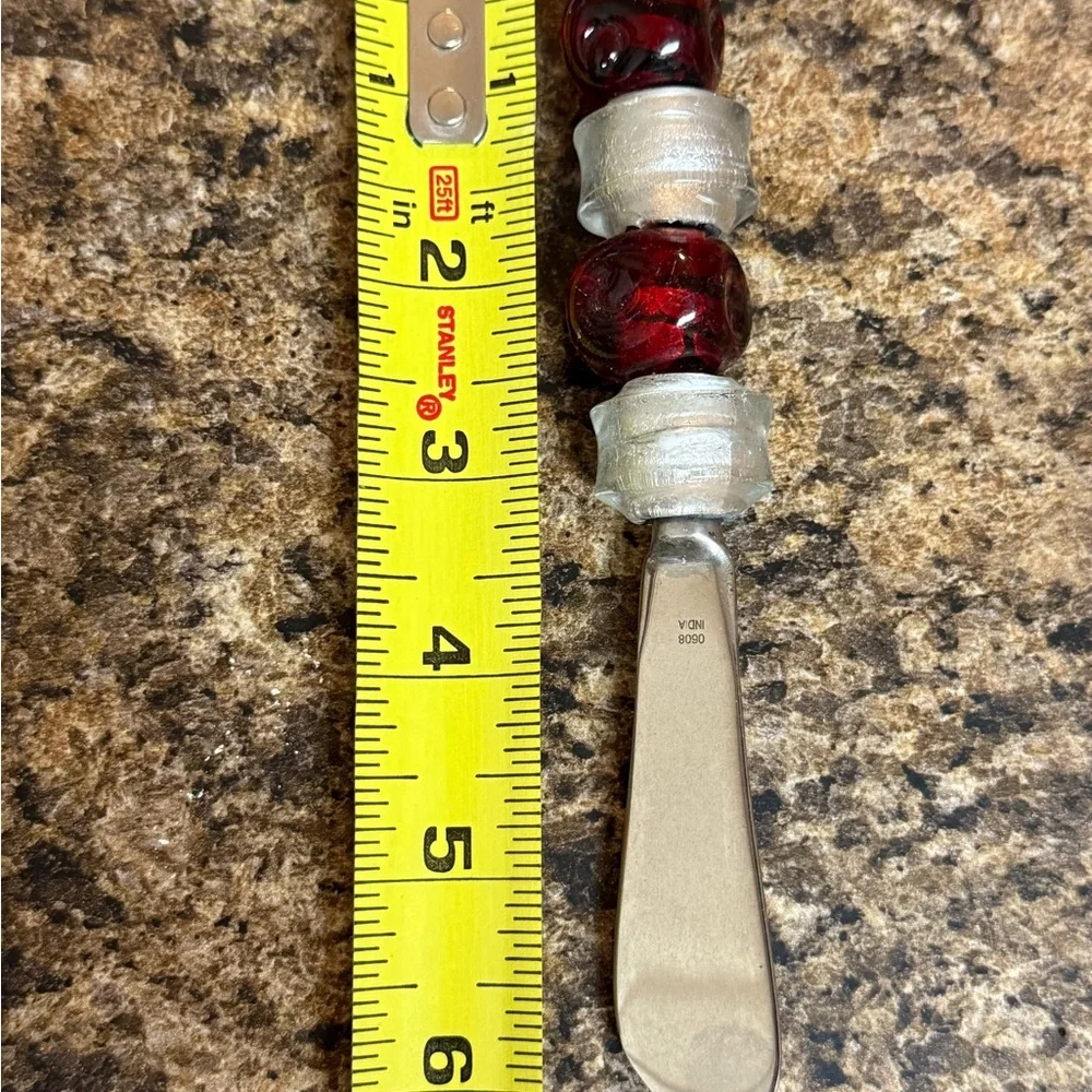The Pampered Chef Red and Silver Spread Knife‎